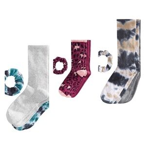 Jenni Women's 2 Pair Crew Socks & Scrunchie Set (Socks 9-11)